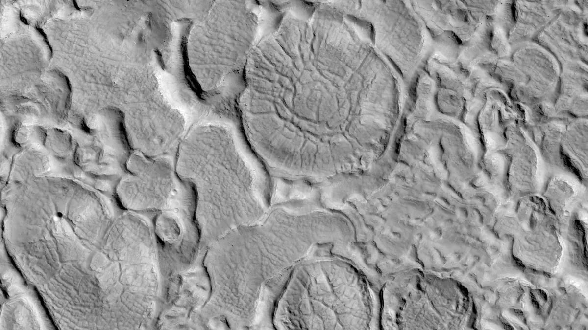 ناسا تصویری عجیب و متفاوت از سطح مریخ منتشر کرد