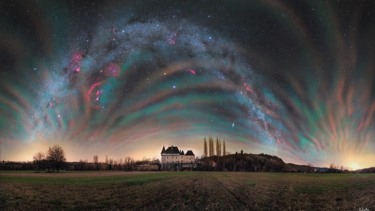 تصویر روز ناسا: آسمان شب فرانسه چرا می‌درخشد؟
