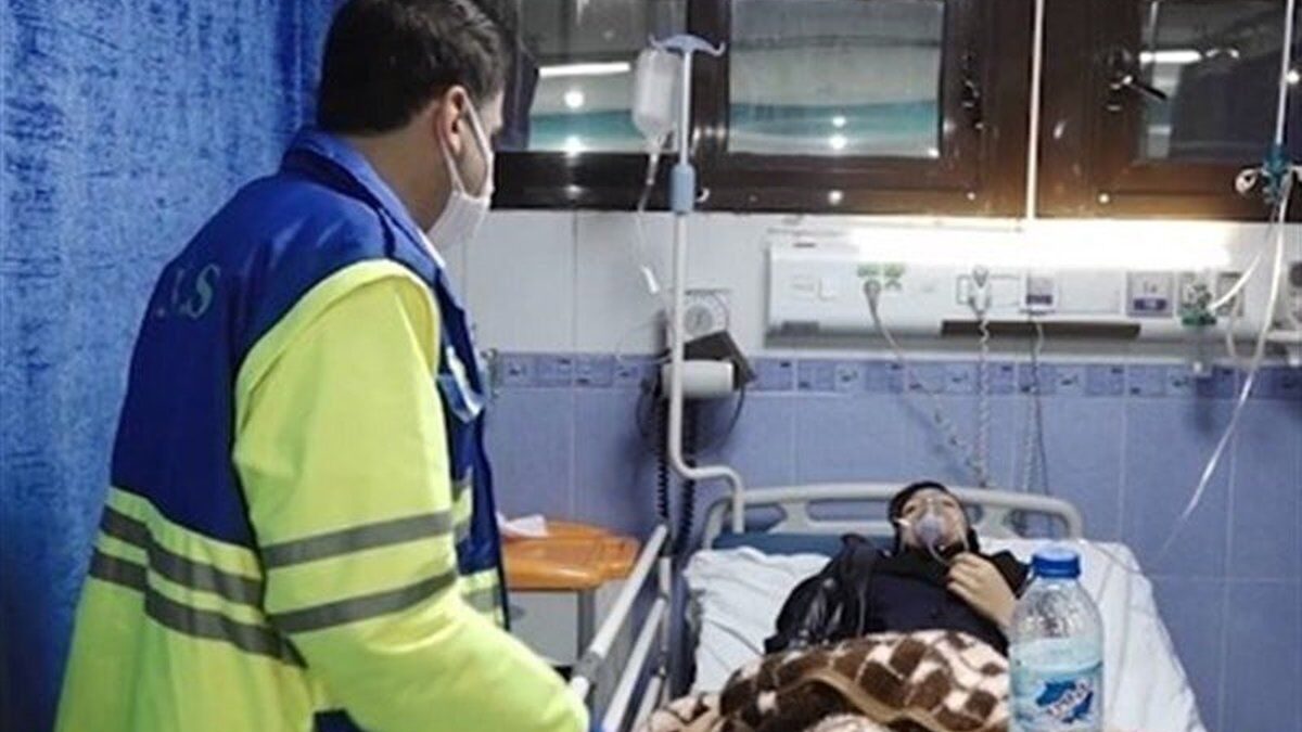 مسمومیت تعدادی دانش‌آموز در یکی از مدارس شیراز/ انتقال ۱۱ دانش آموز یک مدرسه بندرعباس به بیمارستان/ انتقال ۹ دانش آموز اسفراینی به بیمارستان