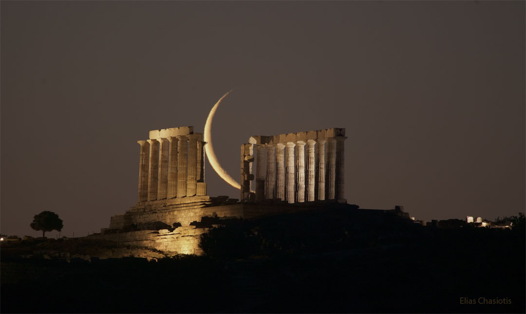 تصویر روز ناسا: هلال ماه بر فراز معبد یونانی