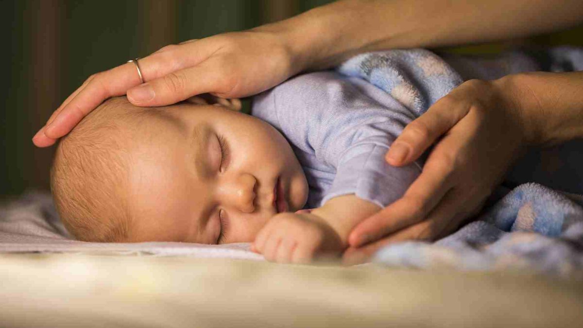 روش های ساده برای خواباندن سریع نوزاد
